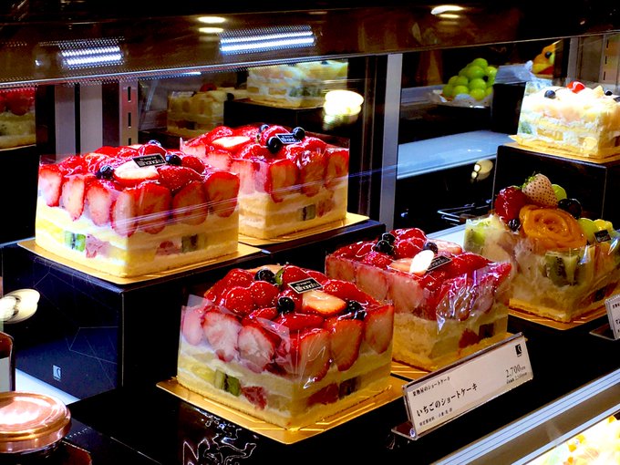 宝石箱みたいなフルーツケーキ Hanafru 栄 おいでよ名古屋の食べ歩きログ