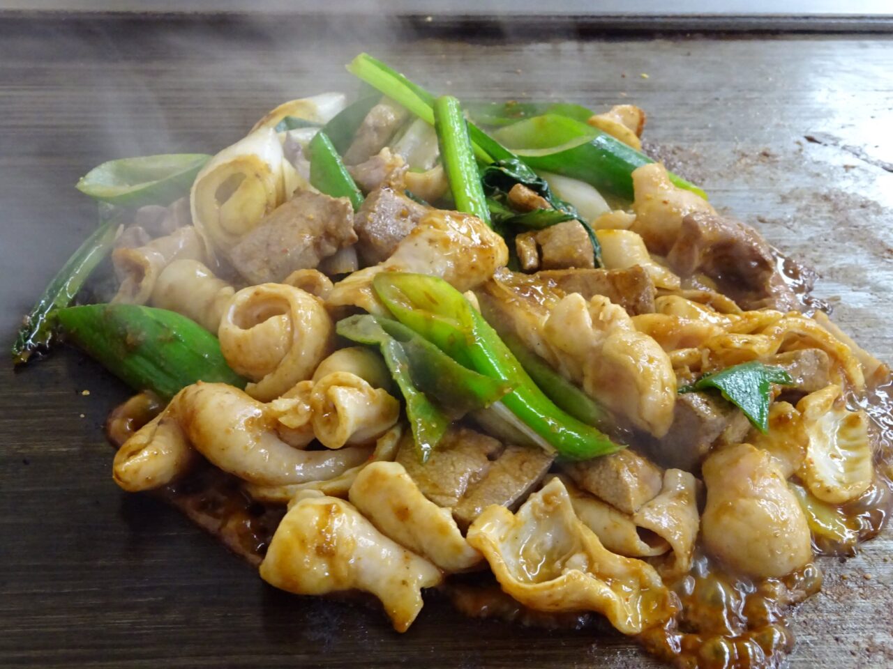 新鮮ホルモンを目の前で調理！八田名物スタミナとん【八田】 おいでよ名古屋の食べ歩きログ