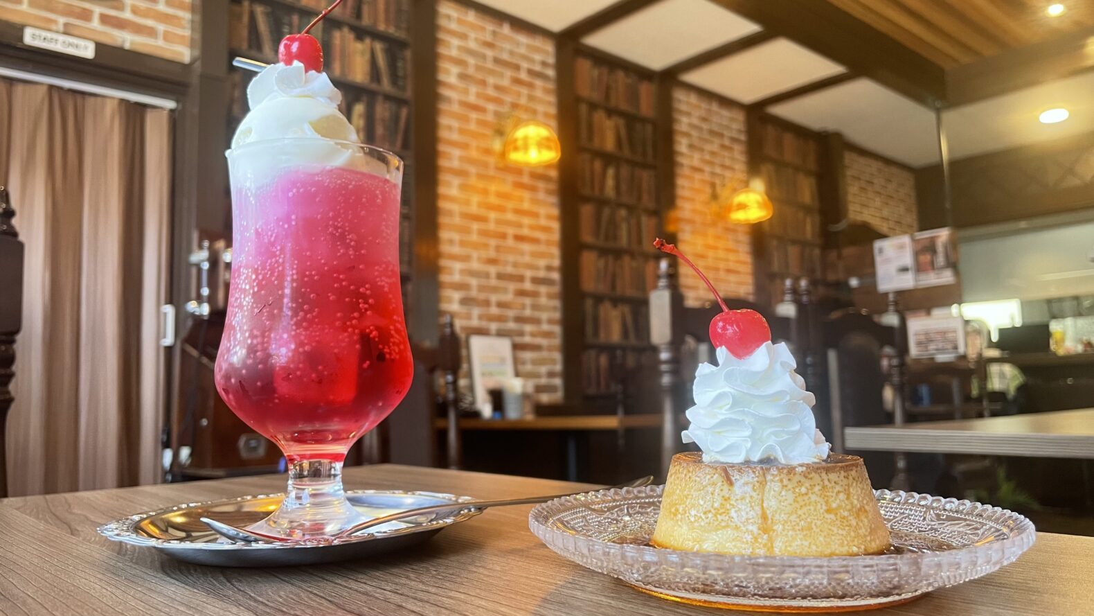 喫茶リブロンのプリンとクリームソーダ【上小田井】 - おいでよ名古屋